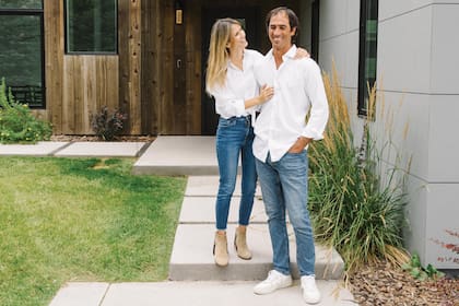 Desde hace varios años la familia se instala parte del año en Aspen, Colorado, donde él juega al polo en el Aspen Valley Polo Club, propiedad de Marc y Melissa Ganzi (también con ellos juega la World Polo League en Grand Champions Polo Club, Wellington, Florida).