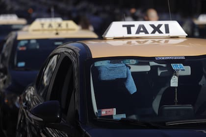 Desde hoy, aumento en la tarifa de los taxis: a cuanto pasa el valor de la ficha