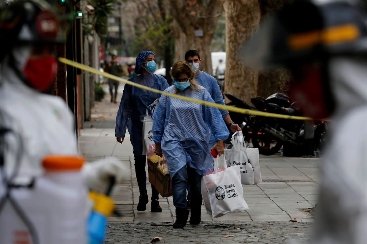 Desde hoy, las provincias que tengan zonas de circulación comunitaria podrán confirmar casos sin análisis de PCR