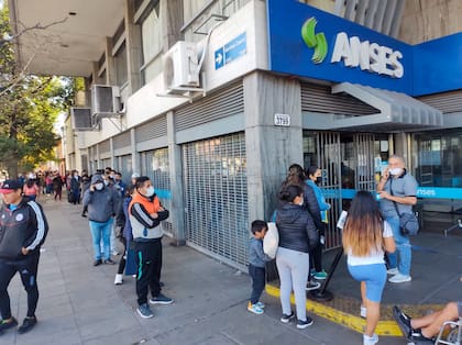 Desde la Anses recuerdan que no es necesario cobrar la prestación el mismo día que se asigna, ya que permanece en la cuenta bancaria del titular