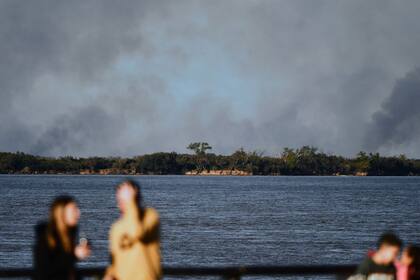 Desde la ciudad de Rosario, en los últimos días se observó el humo proveniente de quemas en las islas