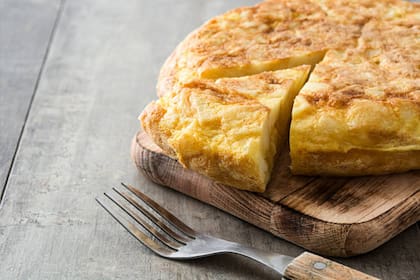 Desde la clásica de papa hasta la de acelga la tortilla es una opción de almuerzo (Foto Pexels)
