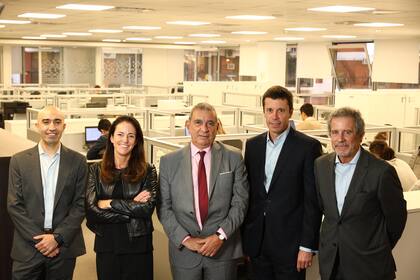 Desde la izquierda: Ernesto Genco, Agustina Fanelli Evans, Miguel Tesón, Agustín Siboldi y Uriel O'Farrell, socios de Estudio O'Farrell