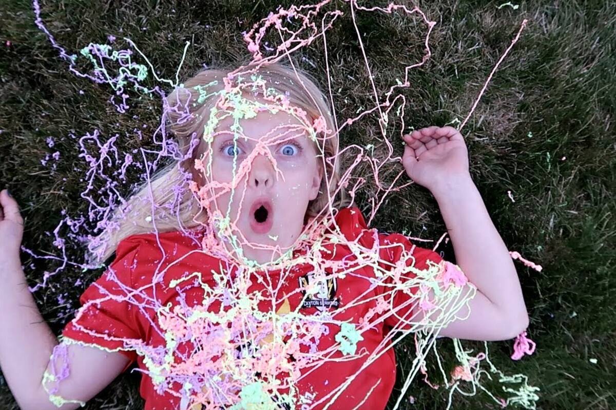 Desde la medianoche del 31 de octubre hasta el mediodía del 1° de noviembre, el uso de Silly String está prohibido en espacios públicos de Hollywood (YouTube)