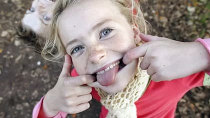 Desde la medicina tradicional china hasta la medicina occidental contemporánea, los profesionales de la salud han observado la lengua como una ventana hacia la salud interna del cuerpo