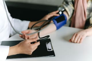 Hipertensión y ACV: estos son los estudios “cruciales” para prevenirlos, según una especialista
