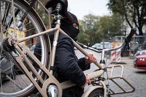 Desde la pandemia, Bryan Hance investiga el robo de bicicletas en distintos lugares de Estados Unidos; logró llevar ante la justicia a dos bandas de ladrones que contrabandeaban hacia México.