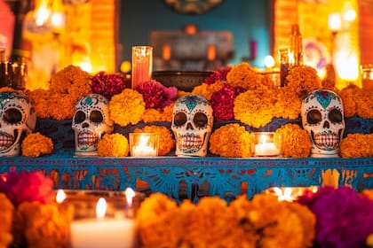 Desde la perspectiva indígena, el Día de Muertos simboliza el regreso temporal de las almas al mundo de los vivos