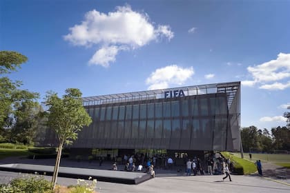 Desde la sede de la FIFA en Zúrich impulsan la creación de una empresa para generar más recursos para el fútbol