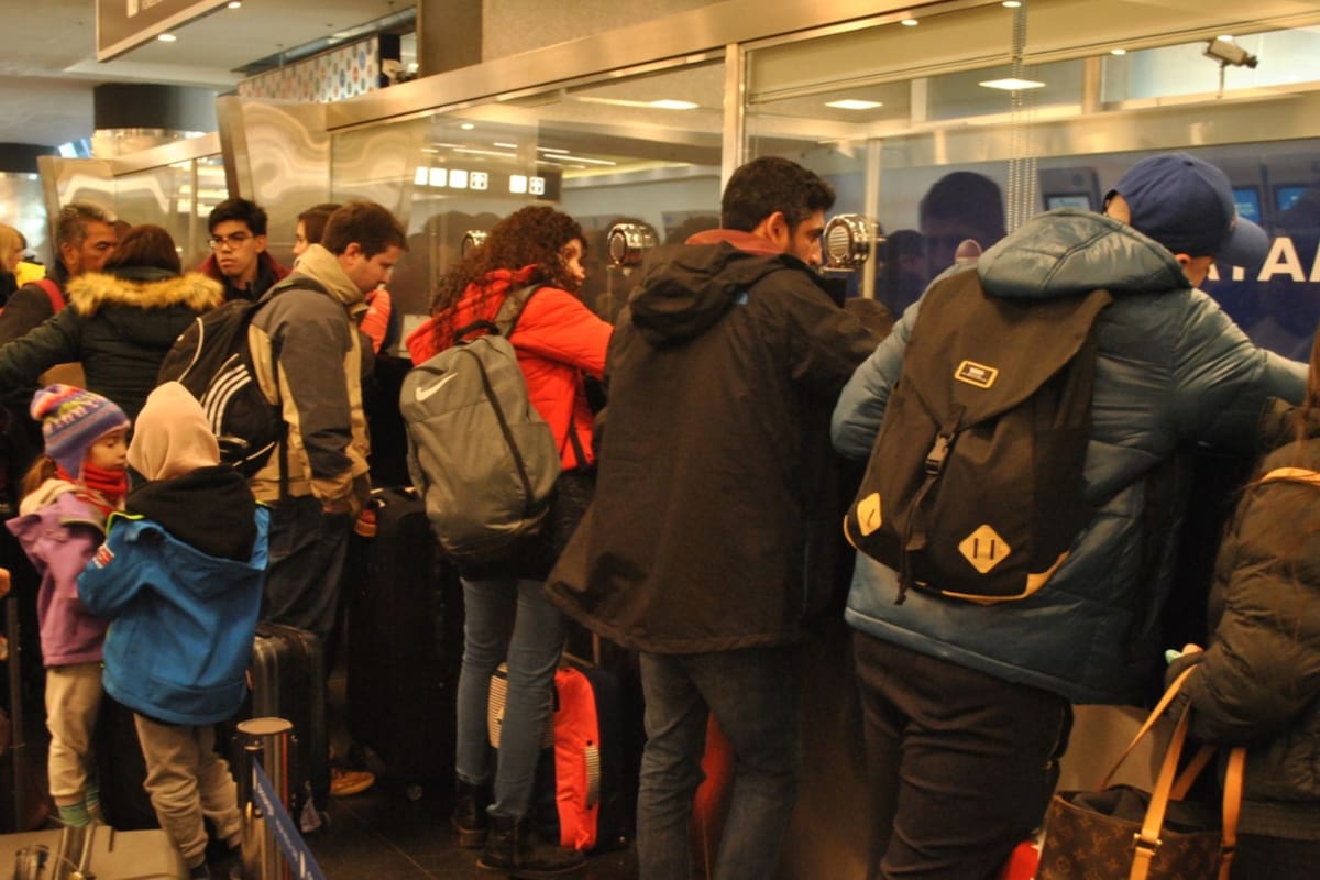 Desde las 5 de la mañana hubo cancelaciones y demoras