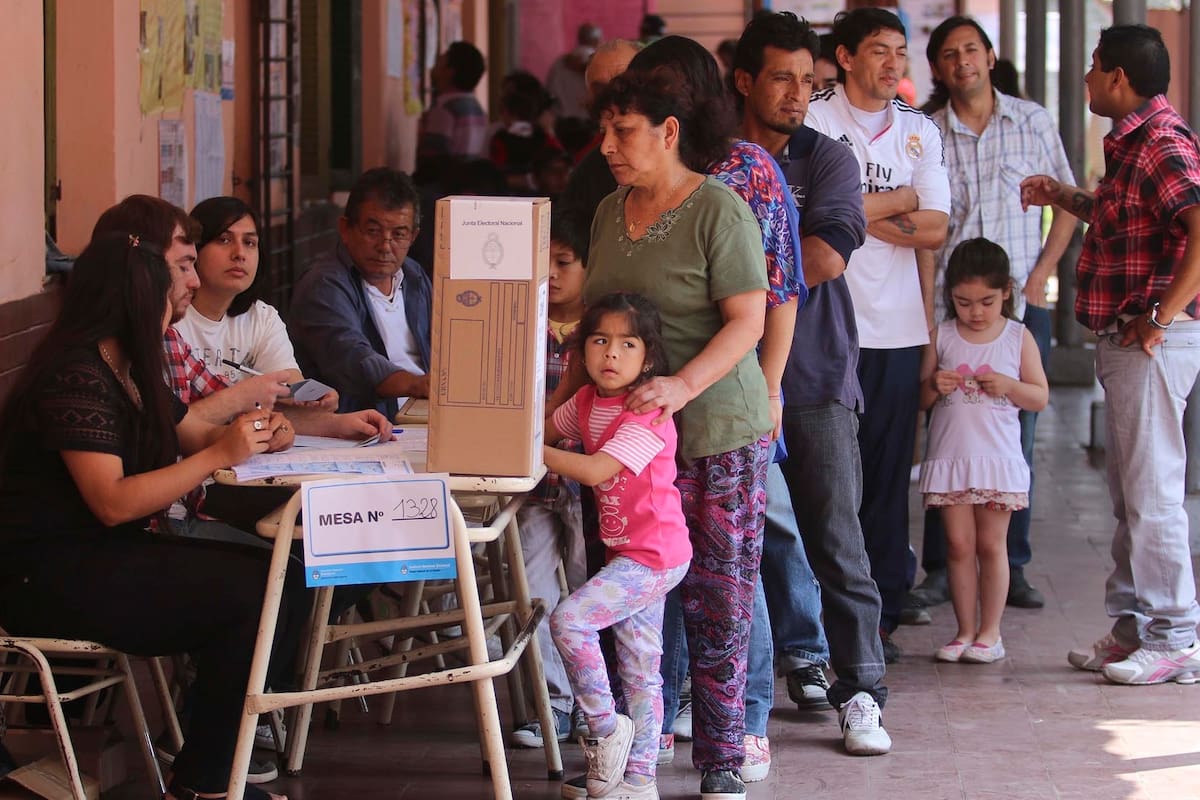 Desde las 8 de la mañana, más de 32 millones de argentinos van a votar para elegir al sucesor de Cristina Kirchner