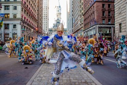 Desde las actuaciones espectaculares hasta la conexión de la comunidad, son elementos que caracterizan el tradicional desfile