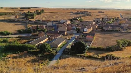 Desde las cuevas en lo alto del pueblo hay una vista amplia y despejada del horizonte