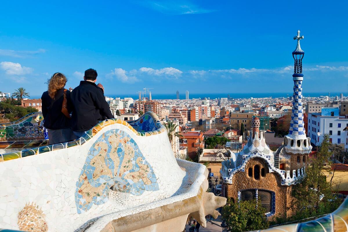Desde lo alto del Parque Güell, una vista con el sello de Gaudí