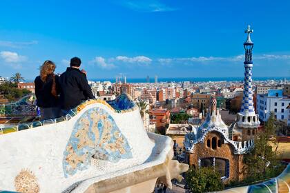 Desde lo alto del Parque Güell, una vista con el sello de Gaudí
