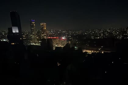 Desde los balcones, la ciudad se veía a oscuras