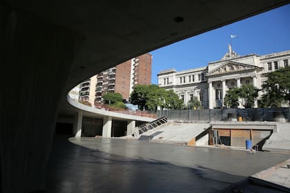 Desde los locales se ve la barranca que será verde y la Facultad de Economía