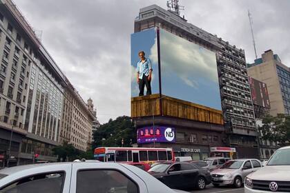 Desde mañana, Fernando Rubio intervendrá las calles del microcentro con filmaciones, fotos, murales, textos, pantallas de gran tamaño y un mapa para mirar el lugar que habitamos