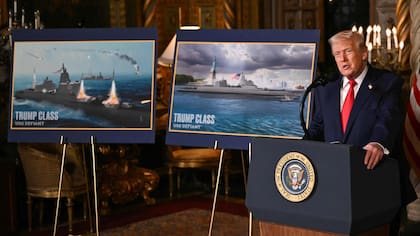 Desde Mar-a-Lago, Palm Beach, Donald Trump presentó la “Flota Dorada” y confirmó el inicio de la construcción de dos buques de guerra “clase Trump”