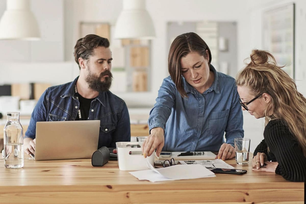 Desde mesas y sillas en alquiler hasta sofás modulares, la marca sueca está encontrando cada vez más maneras de limitar el uso de materias primas, con la mira puesta en reducir su nivel de emisión de gases de efecto invernadero
