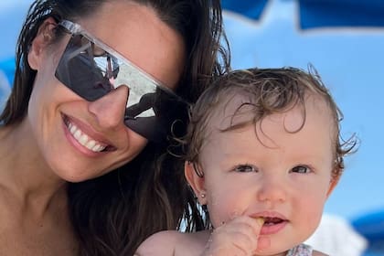 Desde Miami, Pampita compartió imágenes de sus exclusivas vacaciones con su hija Ana (Foto: Instagram @pampitaoficial)