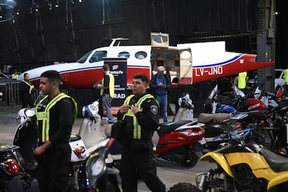 Desde motos a una avioneta, los bienes originados en actividades delictivas
