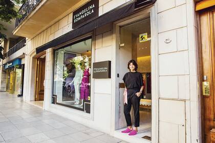 “Desde muy chica percibí a la avenida Alvear como el epicentro de la elegancia y del buen gusto porteño”, cuenta Evangelina Bomparola