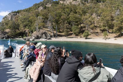 Desde Naviera Lácar & Nonthue coordinan excursiones de todo el día.