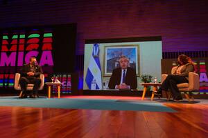 Desde Olivos, el presidente Alberto Fernández participó hoy de un acto que se realizó en el Centro Cultural Kirchner.