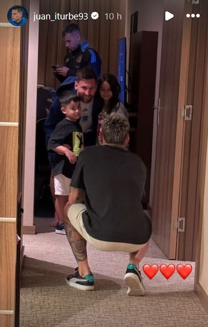 Desde otro ángulo, Iturbe mostró el encuentro con Lionel Messi