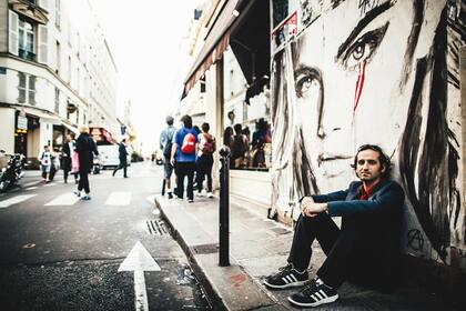 Desde París, el bandoneonista Pablo Gignoli, y una obra que respeta la tradición sónica del género y busca generar conciencia desde la lírica