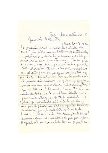 Desde París, por carta, Manuel Puig le pregunta a su amiga Helenita si había llegado a Villegas su segunda novela, Boquitas Pintadas