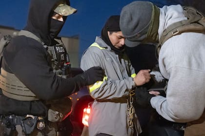 Desde que Donald Trump volvió a ser el presidente de Estados Unidos, las cifras de arrestos de inmigrantes se dispararon (Alex Brandon/AP)