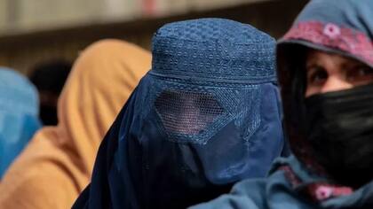 Desde que los talibanes tomaron el poder, las mujeres se quejan de que son prisioneras en sus propios hogares