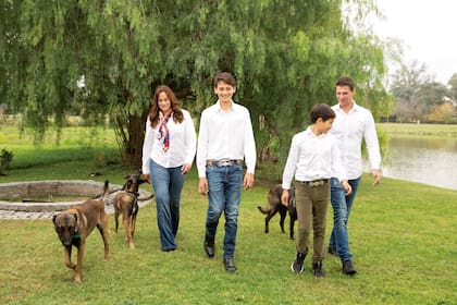 “Desde que nacieron los chicos somos los cuatro de acá para allá. Y Lucas es un padrazo”, asegura Marianela.