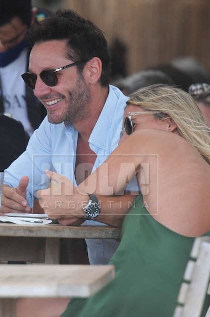 Desde que se conocieron a mediados de diciembre, en el bautismo de la hija de Pampita (Karin, la mamá de Eli, es muy amiga de la modelo), este es el segundo viaje de Vicuña a Uruguay para ver a su chica: voló a Punta del Este para pasar con ella Navidad y volvió a sorprenderla este último fin de semana.