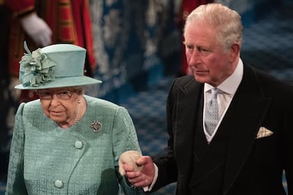 La pandemia de coronavirus abre una puerta para un cambio en el balance de poder de la corona británica
