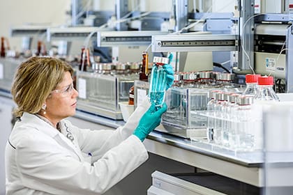 Desde que se idea hasta que está comercialmente disponible el desarrollo de un fármaco toma entre 10 y 12 años.