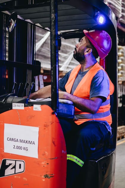 Desde que trabajan personas sordas, la planta incorporó alarmas lumnínicas