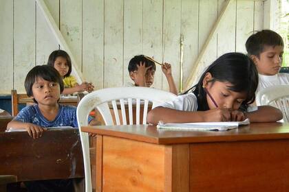 Desde que viajar es más económico (el boleto por viaje cuesta US$1, pero los estudiantes pagan un precio reducido), hay más alumnos inscritos en la escuela.