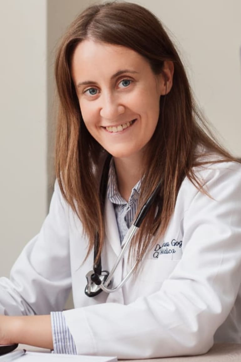 Desde su adolescencia, acompañar a su abuela a distintos médicos despertó la curiosidad de estudiar esta carrera.