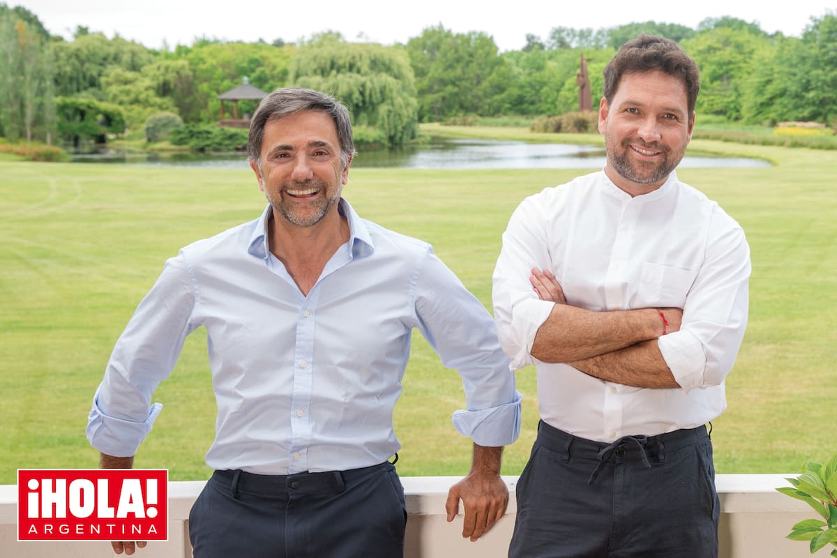 Desde su balcón, Claudio Stamato y Felipe Durán, en su paraíso ubicado a pocos kilómetros de Capital Federal.