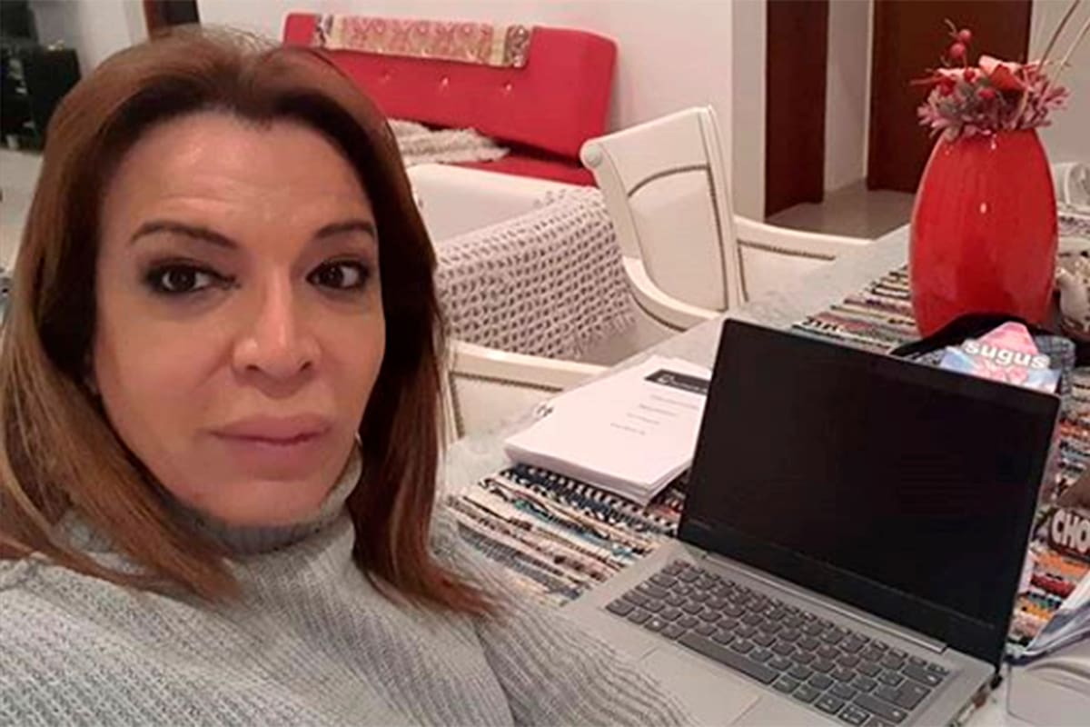 Desde su casa, donde se encuentra recluida luego de haberse enterado que tiene coronavirus, Lizy Tagliani estalló contra quienes la critican en las redes