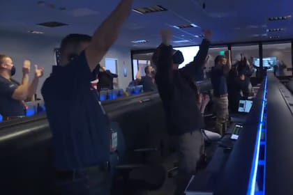Desde su centro de control, la NASA celebró el aterrizaje del rover Perseverance en el suelo de Marte (NASA)