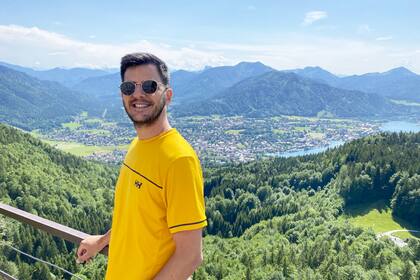 Desde su cuenta de Instagram, Pablo cuenta cómo es la vida en Alemania: "Cosas que hay que hacer, cuidados que hay que tener, consejos para ahorrar dinero, buscar dónde vivir, lugares donde ir a pasear y mucho más. Y recientemente lancé mi canal de YouTube para poder explayarme más en los temas", dice. En Instagram es @pabloenmunich y en YouTube soy Pablo en Múnich: "Encantado de ayudar a la gente".