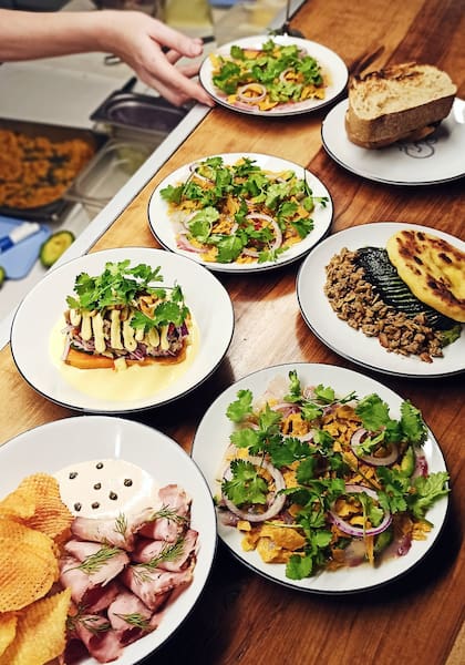 Desde sus comienzos, se caracterizó por los platitos variados para compartir en el medio de la mesa