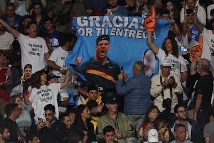 Desde temprano, los fans se acercaron al Buenos Aires para acompañar a Juan Martín Del Potro en su vuelta al tenis