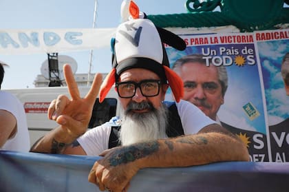 Desde temprano seguidores de Alberto Fernández comenzaron a llegar al Congreso