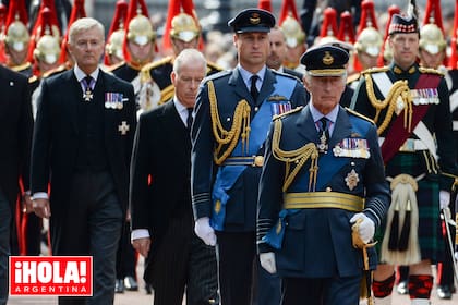 Desde un principio, Carlos dejó claro que su intención es liderar una monarquía reducida, con equipo mínimo de miembros de la Familia Real activos y en servicio y un puñado de consejeros.