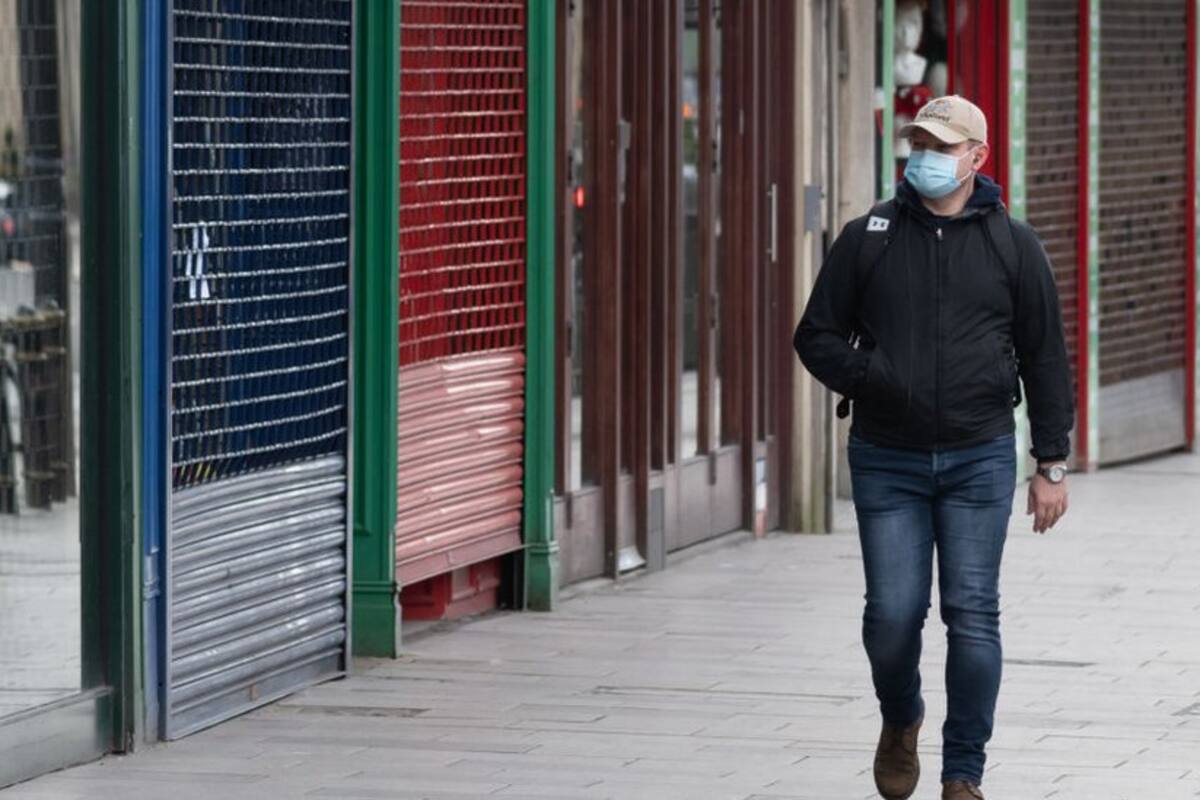 Desde un punto de vista económico, Baldwin propone proteger a las personas más vulnerables, las empresas y los bancos.